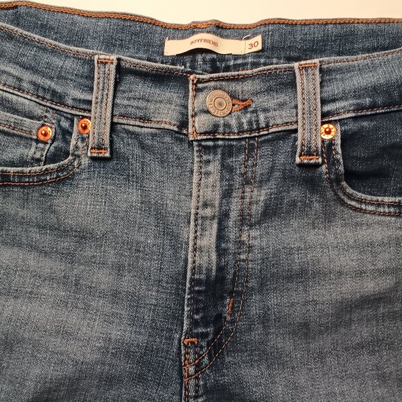 Levi's Boyfriend Jeans Size 30/10 Mid Rise Slim Leg Medium Wash Distrressed - Picture 4 of 9